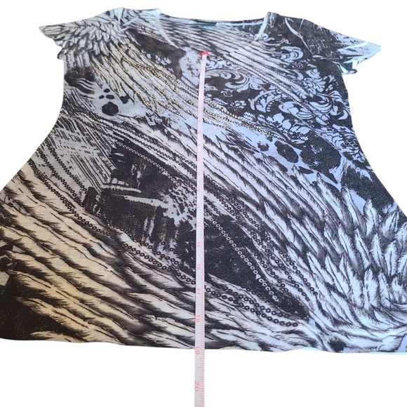 Daytrip By Buckle Women's Black and White Jewel Wing V-neck Fitted Graphic Top L - Picture 5 of 6